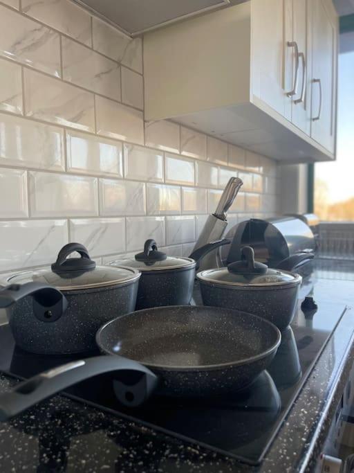 1 Bedroom Apartment - Flitwick - Contractor Friendly - Tourist Ready - Full Kitchen - Wifi - Smart Tv - Sofa Bed - Free Parking - Ideal For Short Or Long Stays Esterno foto