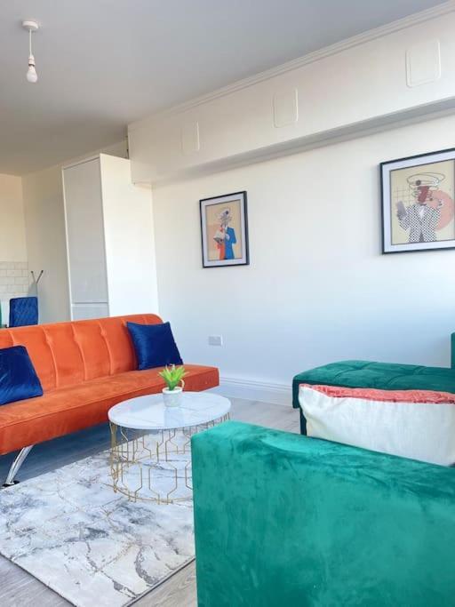 1 Bedroom Apartment - Flitwick - Contractor Friendly - Tourist Ready - Full Kitchen - Wifi - Smart Tv - Sofa Bed - Free Parking - Ideal For Short Or Long Stays Esterno foto