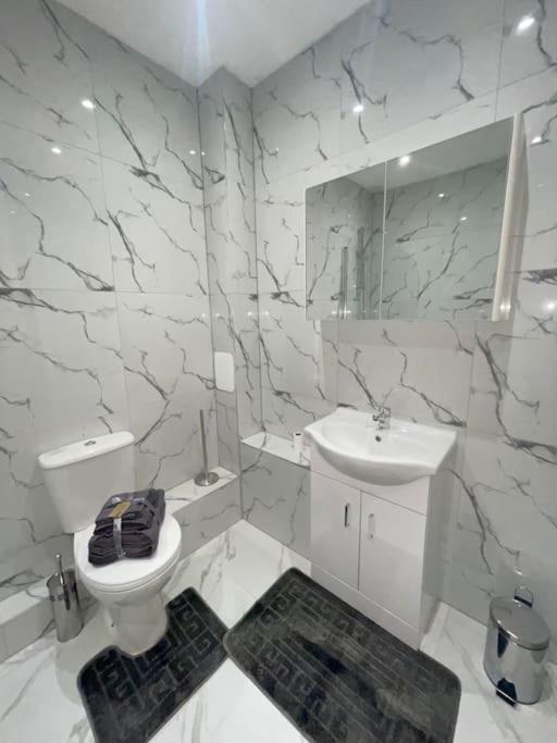 1 Bedroom Apartment - Flitwick - Contractor Friendly - Tourist Ready - Full Kitchen - Wifi - Smart Tv - Sofa Bed - Free Parking - Ideal For Short Or Long Stays Esterno foto