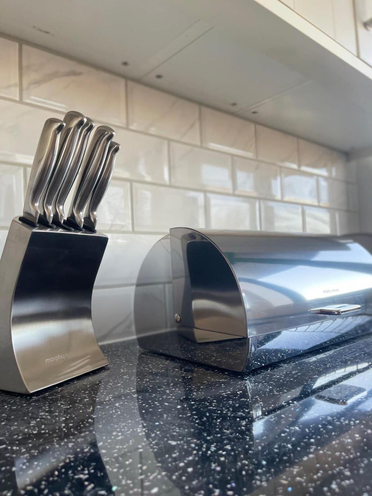 1 Bedroom Apartment - Flitwick - Contractor Friendly - Tourist Ready - Full Kitchen - Wifi - Smart Tv - Sofa Bed - Free Parking - Ideal For Short Or Long Stays Esterno foto